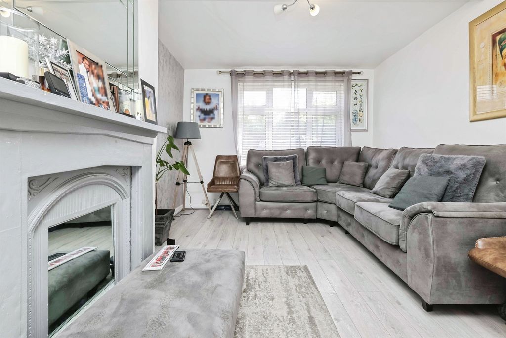 Property photo 3 of 24