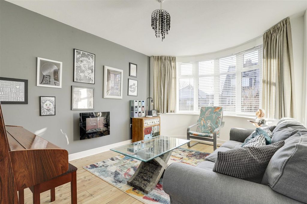 Property photo 3 of 31