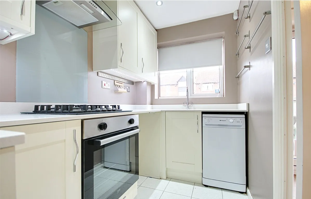 Property photo 3 of 8 Kitchen