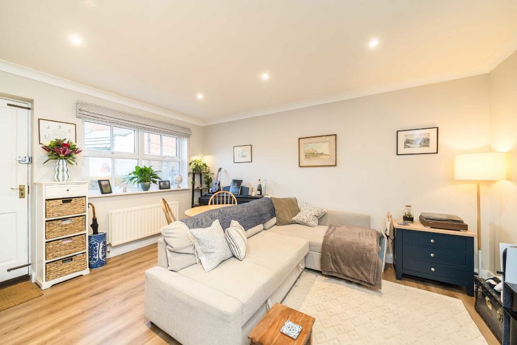 Property photo 3 of 6