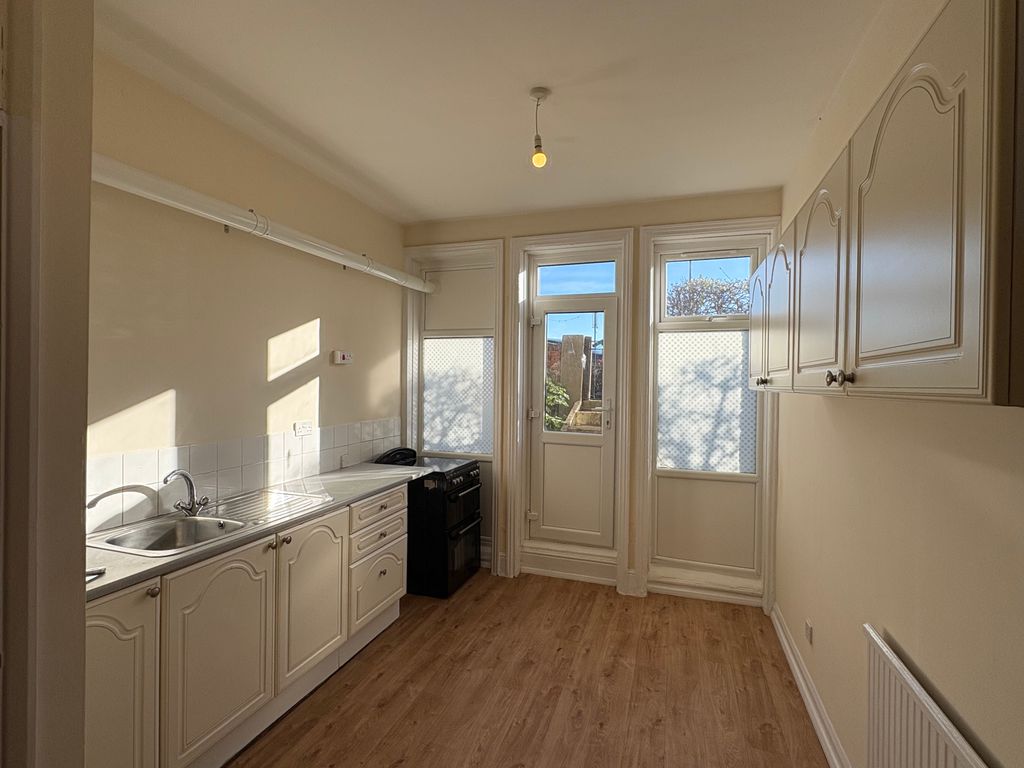 Property photo 2 of 8 Kitchen