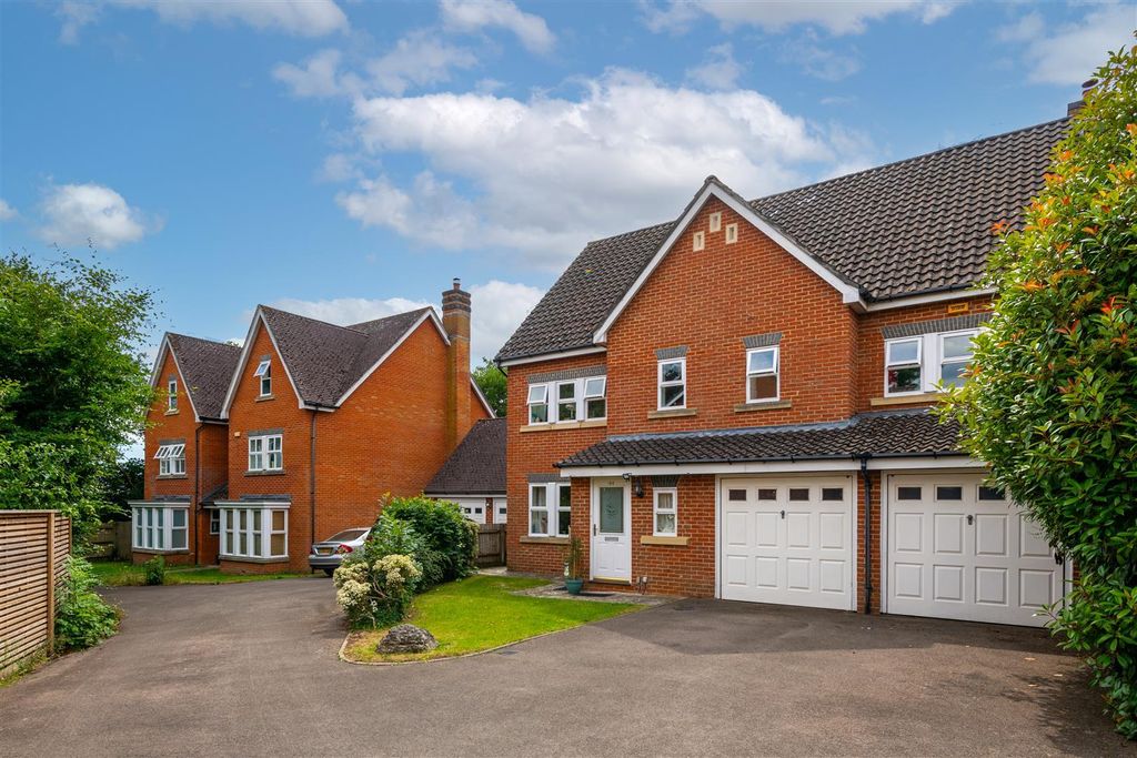 Property photo 1 of 20 Front Shot - Rightmove.Jpg