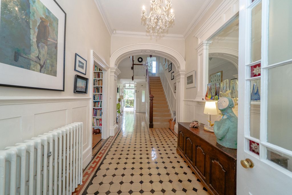 Property photo 2 of 41