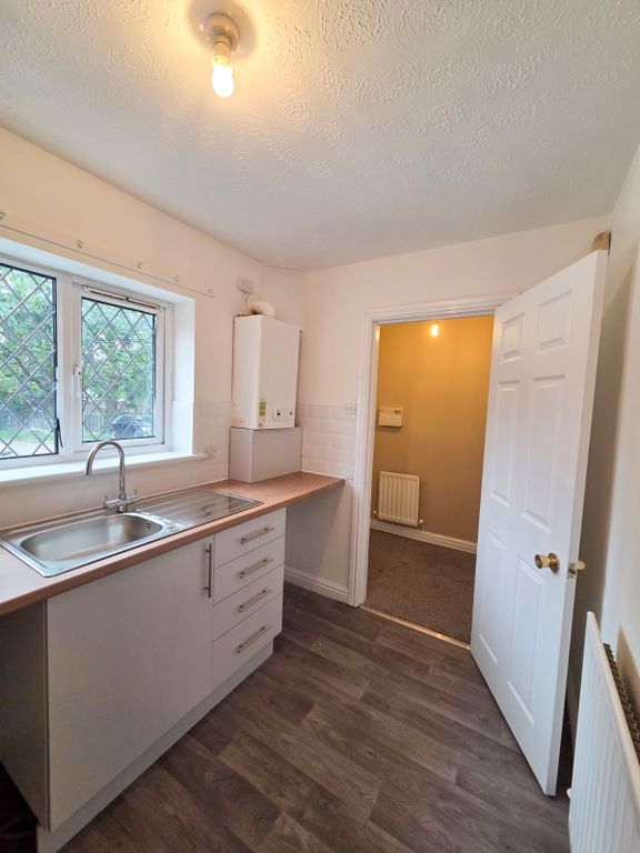 Property photo 2 of 10 Kitchen