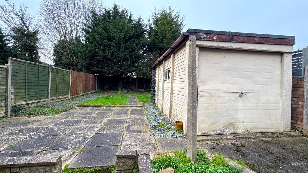 Property photo 3 of 15 Garden.Jpg