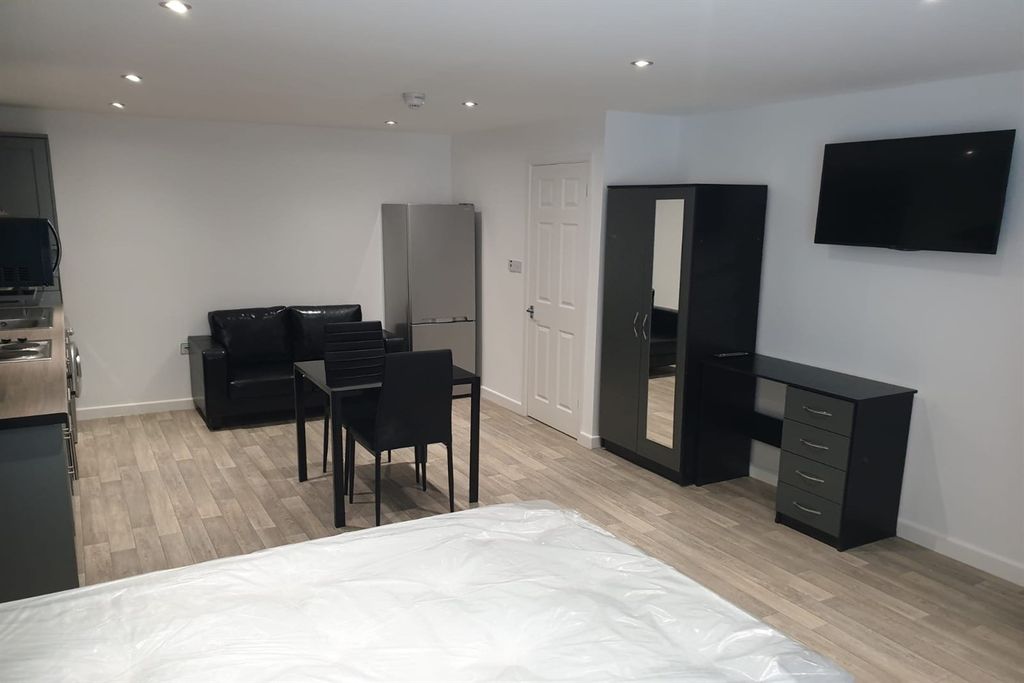 Property photo 1 of 10 (Main)