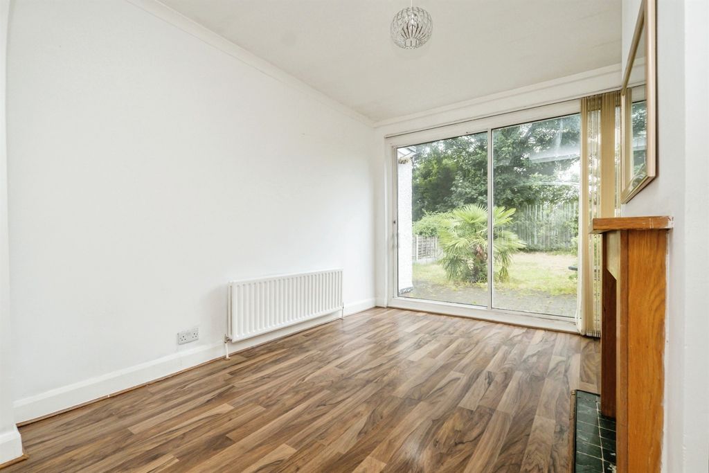 Property photo 3 of 9 Dining Room