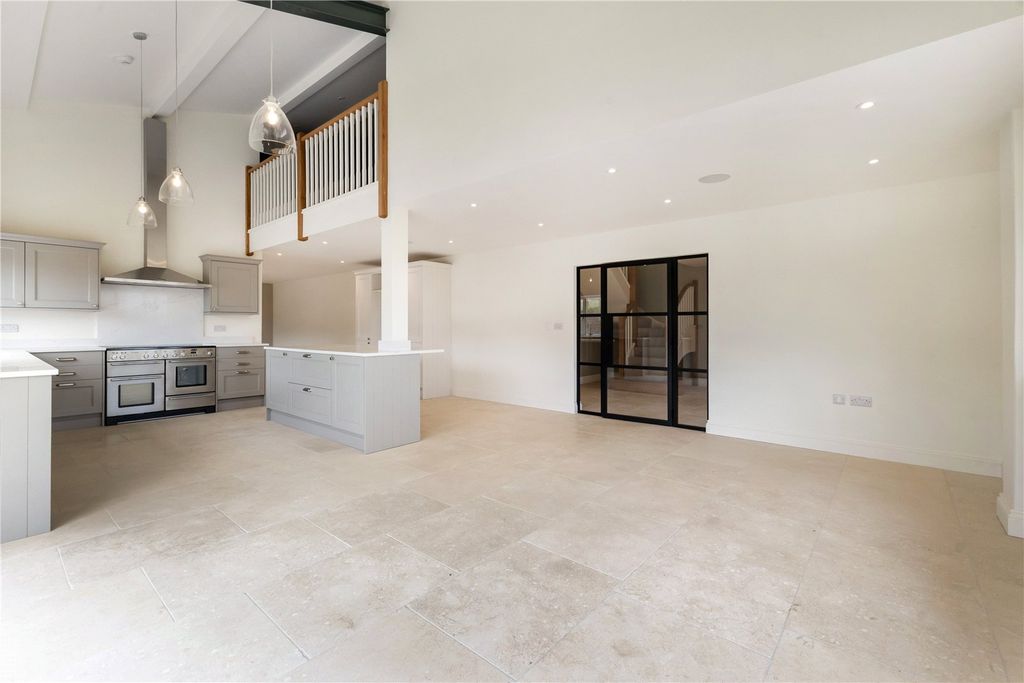 Property photo 2 of 19 Kitchen/Dining Area