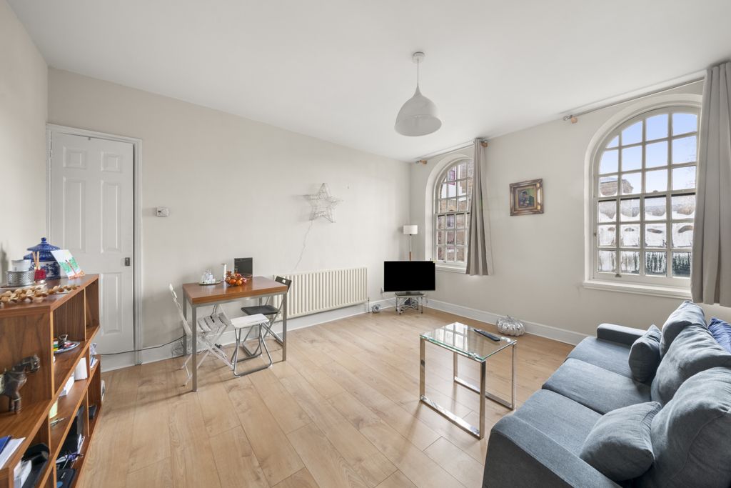 Property photo 2 of 11 Photo 3