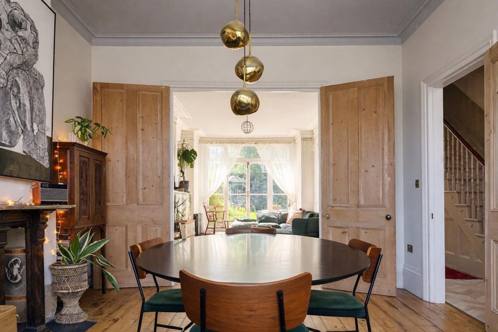 Property photo 3 of 52 Dining Room