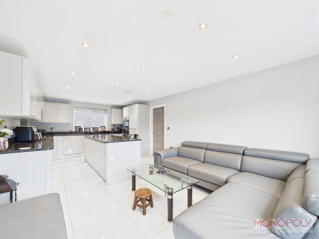 Property photo 3 of 50 Cam03815G0-Pr0351-Still004.Jpg