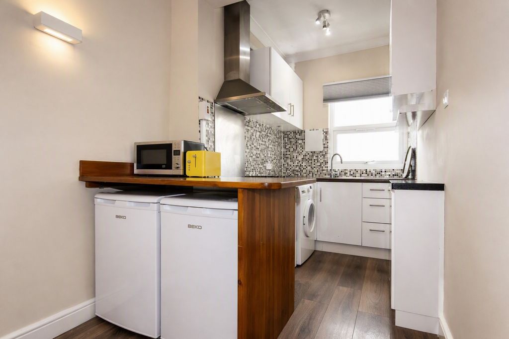 Property photo 3 of 8 Kitchen
