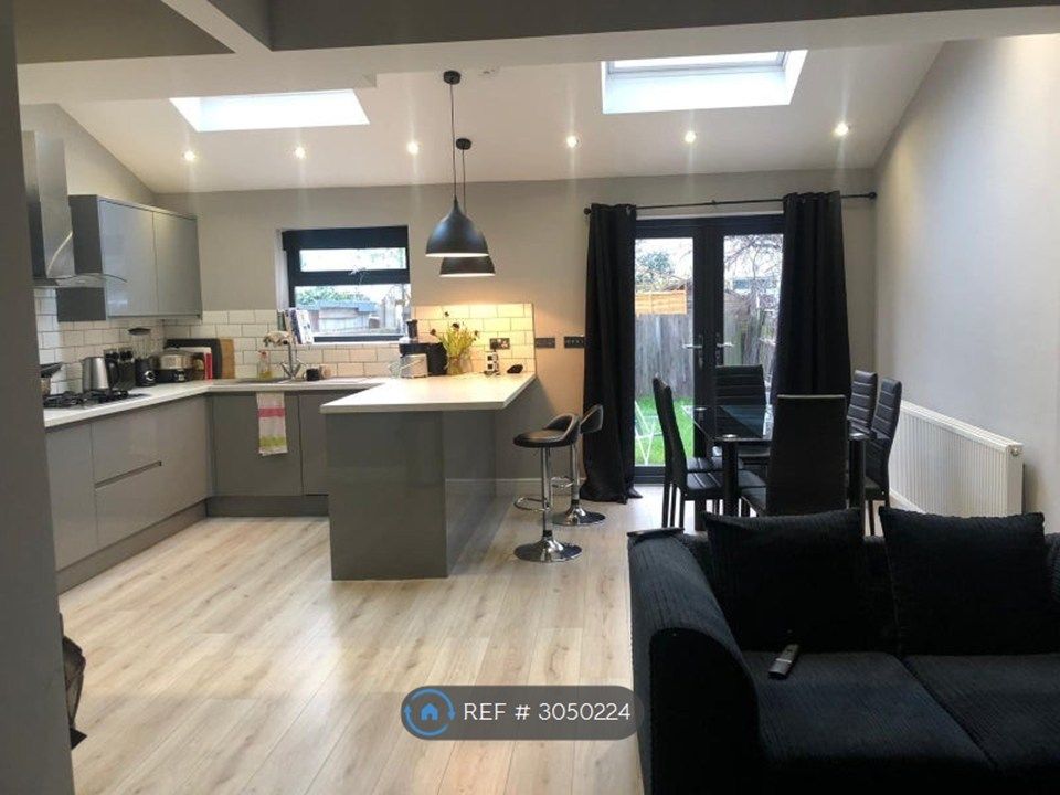Property photo 1 of 7 Kitchen