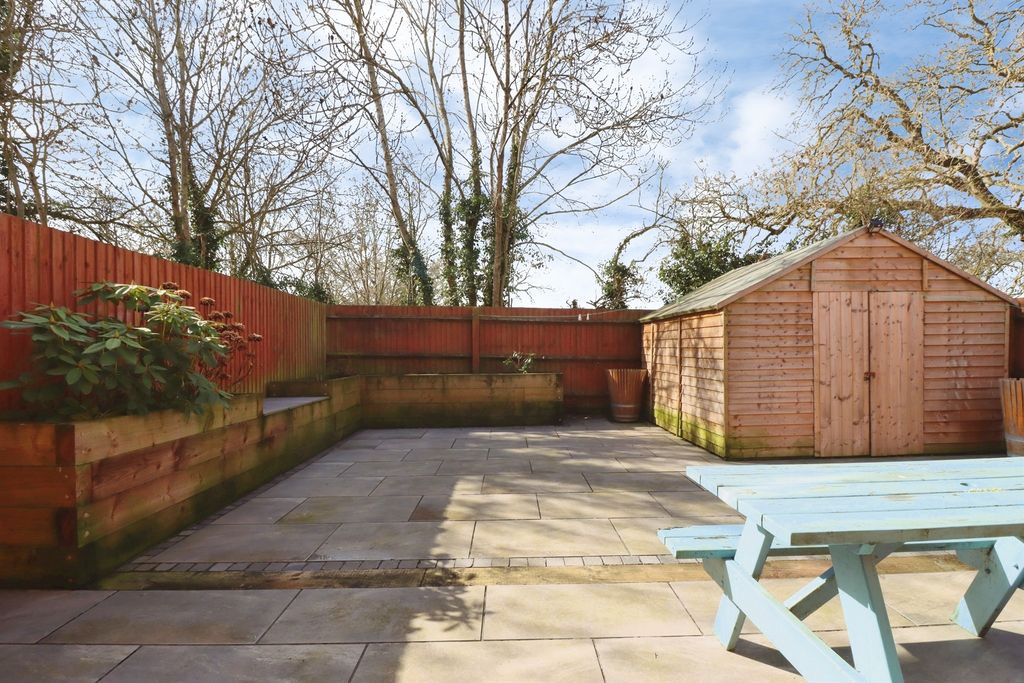 Property photo 2 of 20