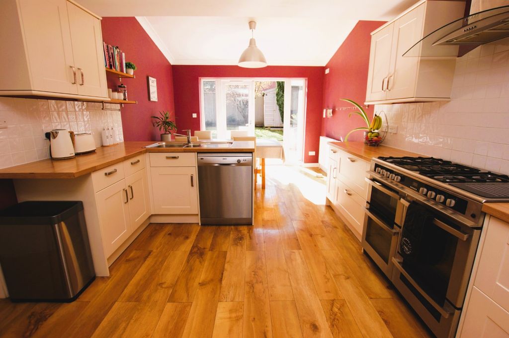 Property photo 1 of 17 Picture No. 09