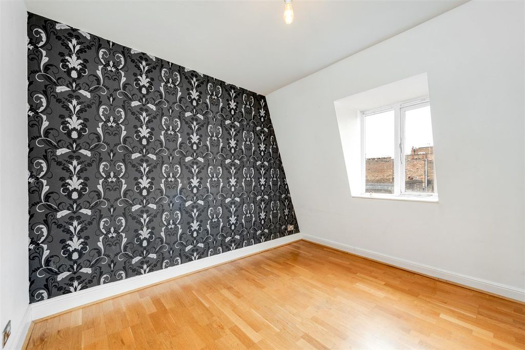 Property photo 2 of 11 54450 Hi Res (3).Jpg