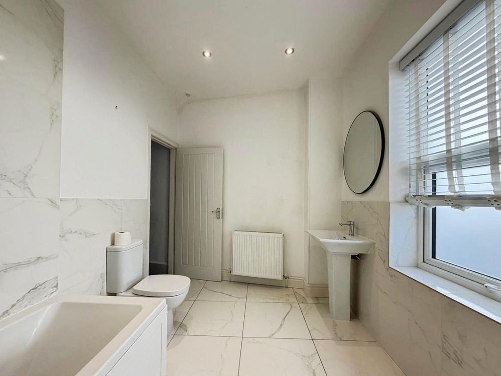 Property photo 3 of 18 206251d9-7-4B7F-9331-Bb77F69B734F-2239-000000Acdfe