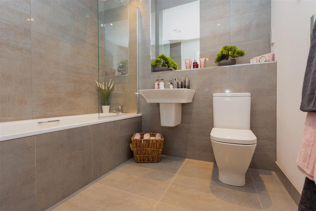 Property photo 3 of 8 Bathroom.Jpg