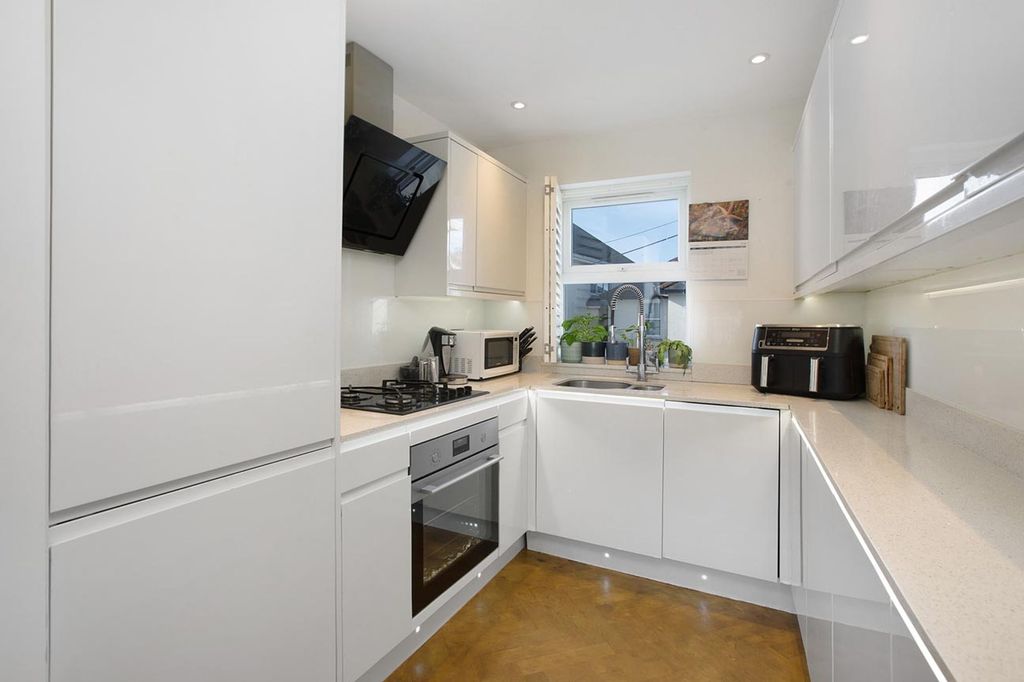 Property photo 3 of 19