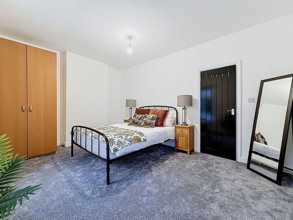 Property photo 1 of 27 Bedroom One