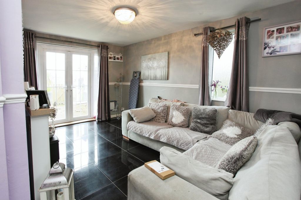 Property photo 3 of 20