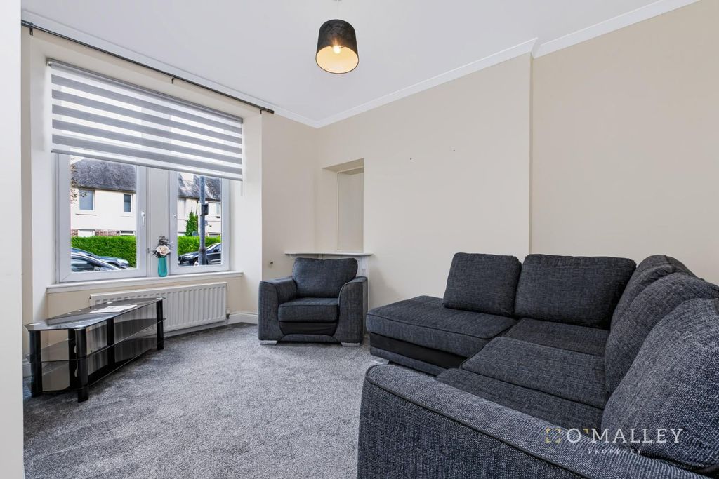 Property photo 2 of 11 Lounge