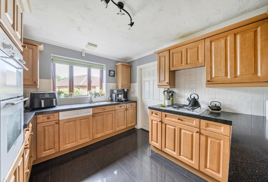 Property photo 3 of 17 1477489-11-6A2Bdb...