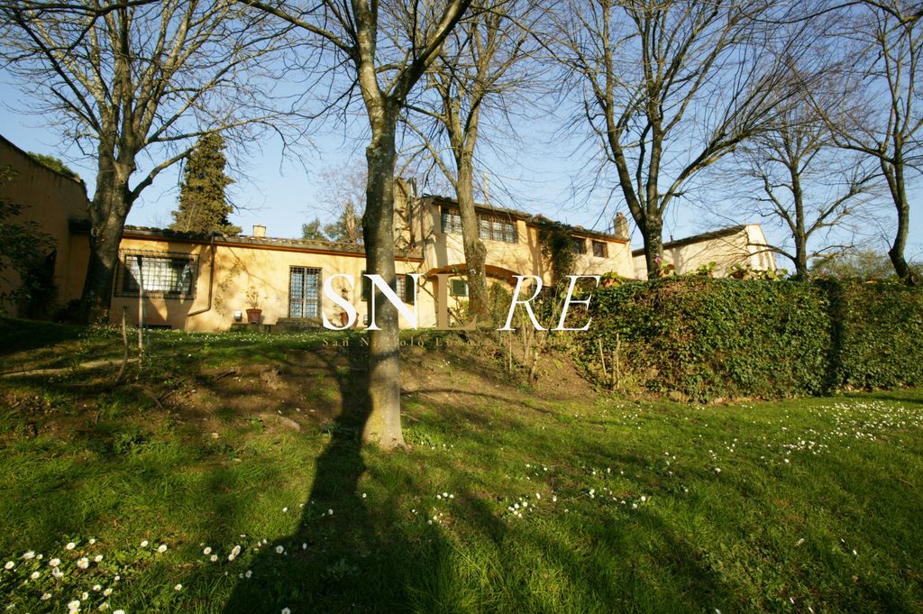Property photo 2 of 60