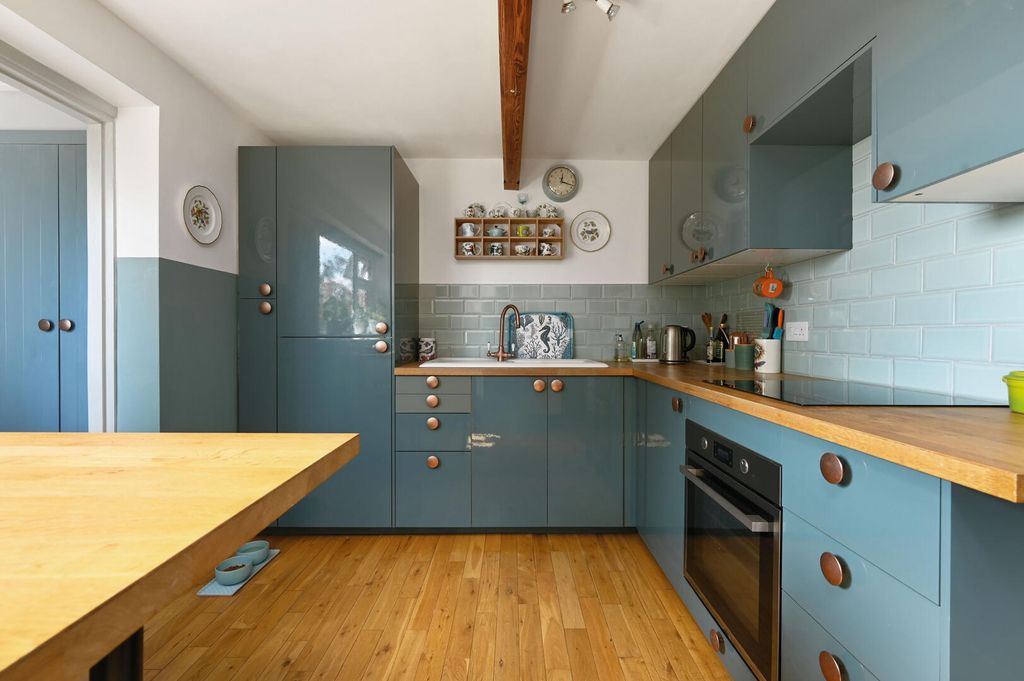 Property photo 2 of 14 Kitchen