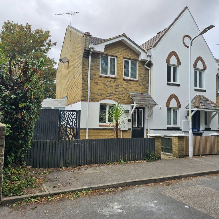 Property photo 1 of 17