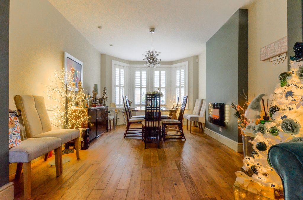 Property photo 3 of 37