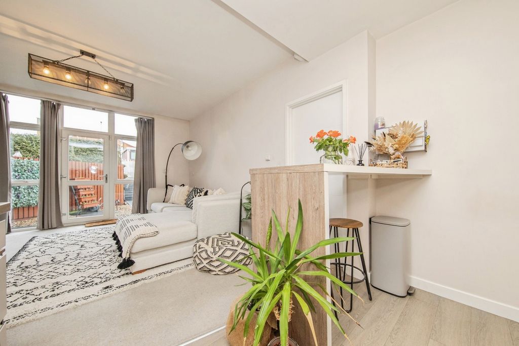 Property photo 3 of 19 Pbox-Img.Jpg