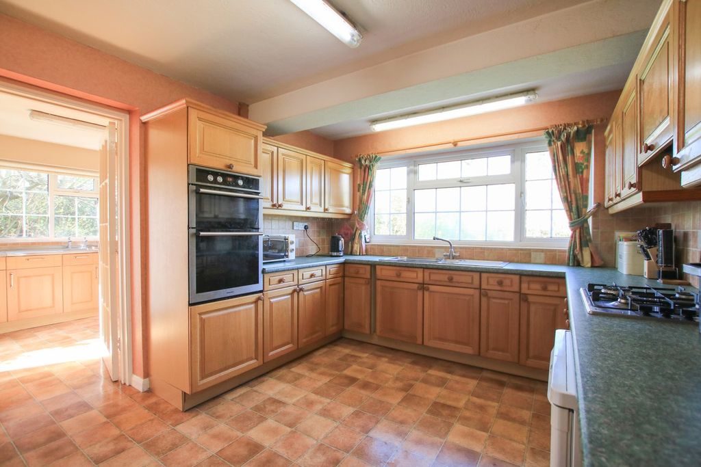 Property photo 3 of 28