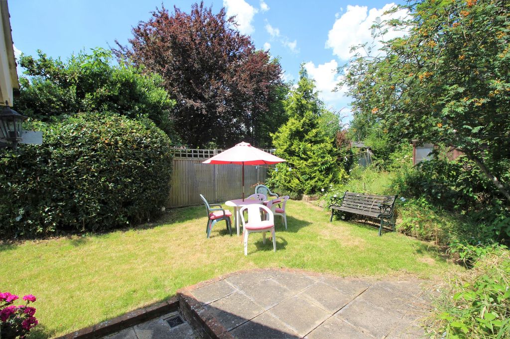 Property photo 3 of 11 Garden