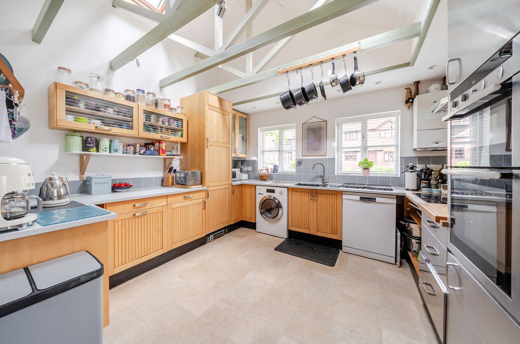 Property photo 2 of 18 1336702-13-6895Ef...