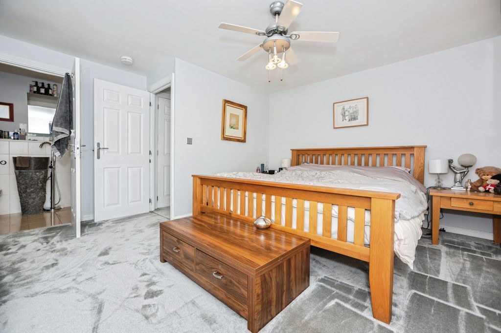 Additional image 16 of 3 bed flat for saleLiverymen Walk, Greenhithe DA9