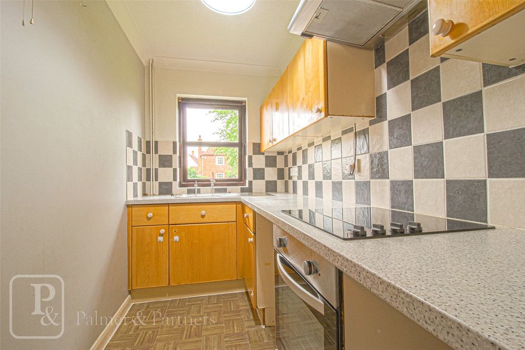 Property photo 3 of 7 Kitchen