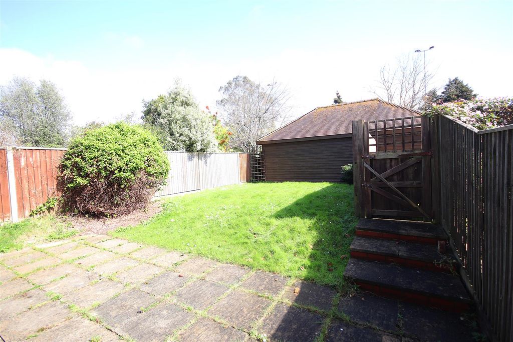 Property photo 3 of 13 Garden.Jpg