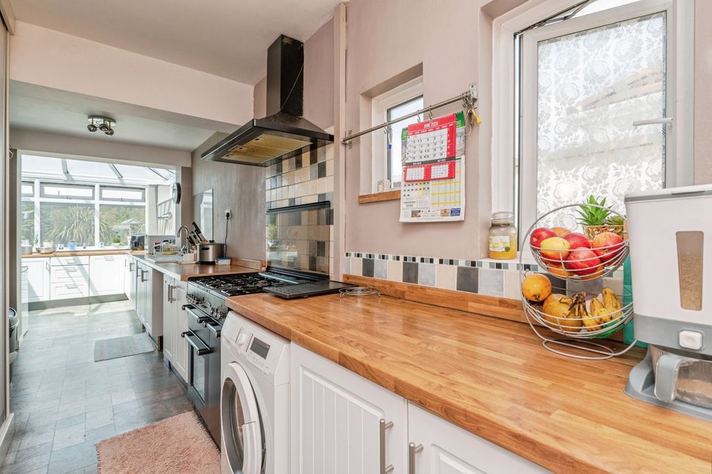 Property photo 3 of 15 Kitchen
