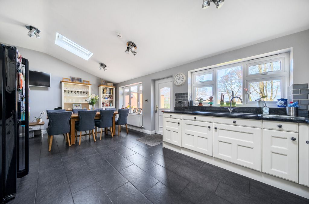 Property photo 3 of 23 1431542-2-69c2c98...