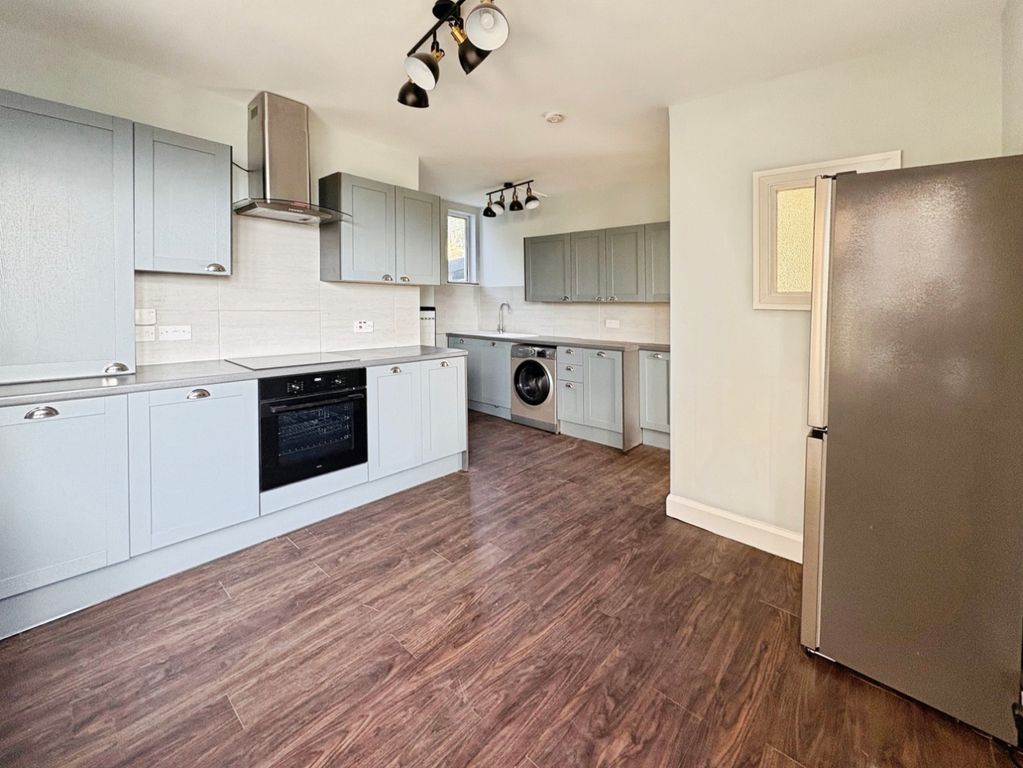 Property photo 3 of 12 Kitchen 1