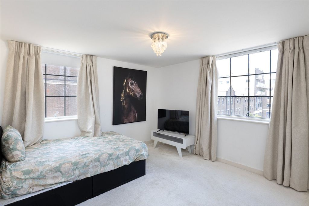 Property photo 1 of 10 Bedroom One