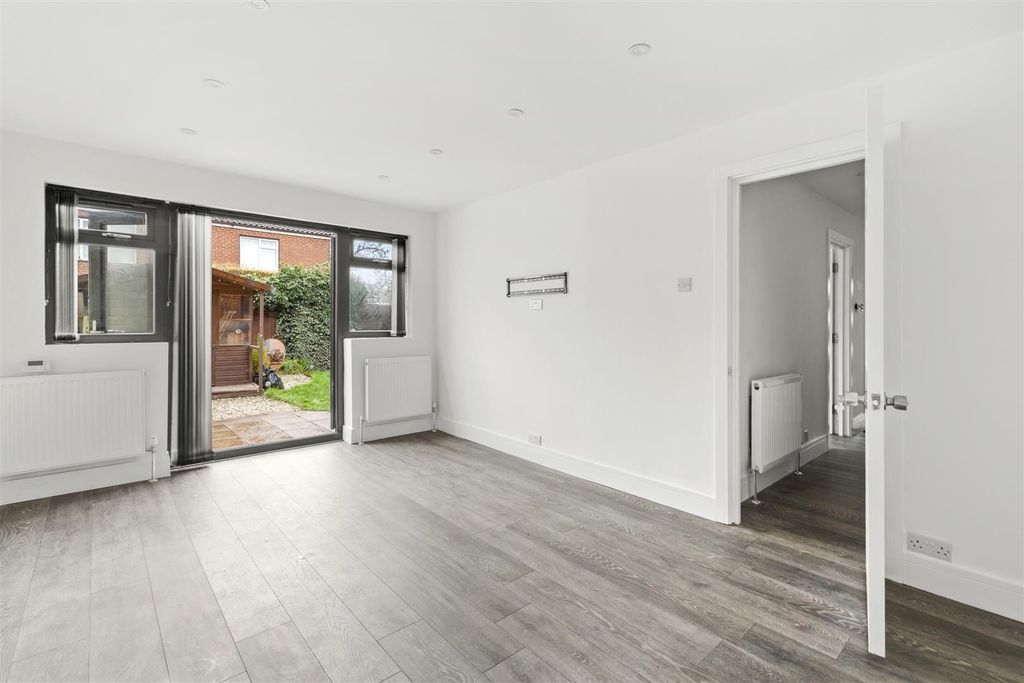 Property photo 2 of 11 Living Room