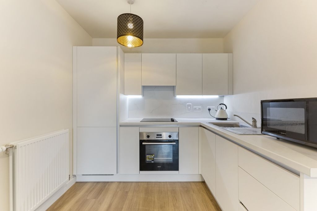 Property photo 3 of 17 98637_Flat 58 581...