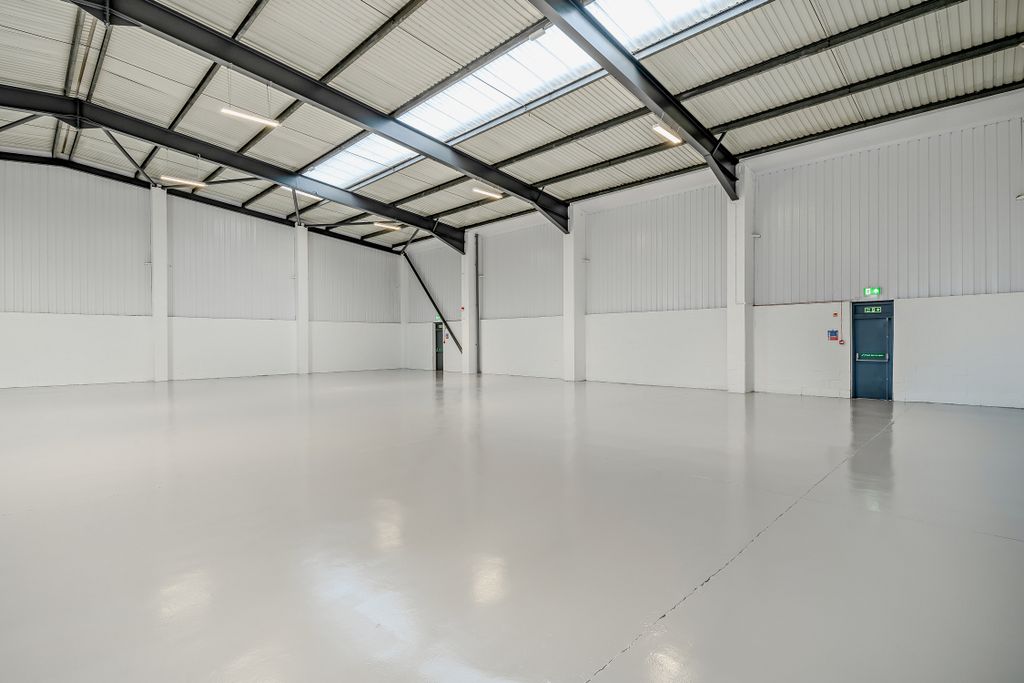 Property photo 3 of 19 8674314-Unit X-Interior06-800