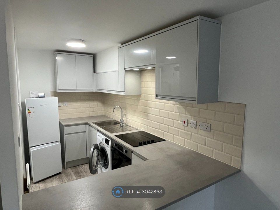 Property photo 1 of 4 Kitchen