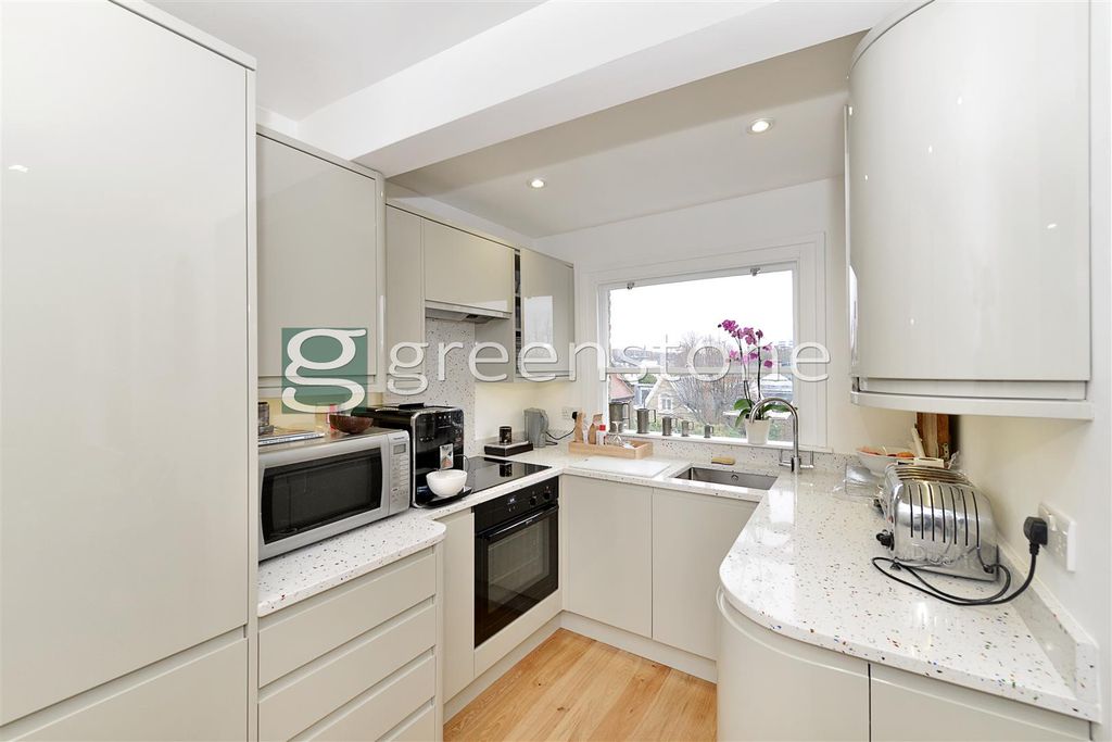 Property photo 2 of 8 Belgrave Gardens-3.Jpg