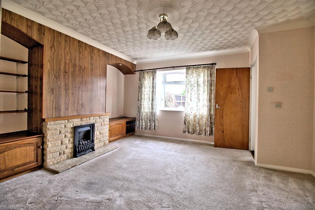 Property photo 2 of 17 Lounge