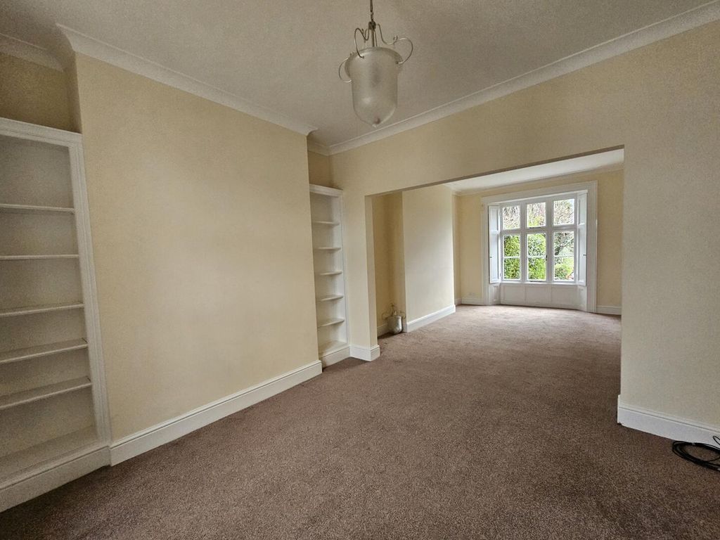 Property photo 2 of 5 Living Room