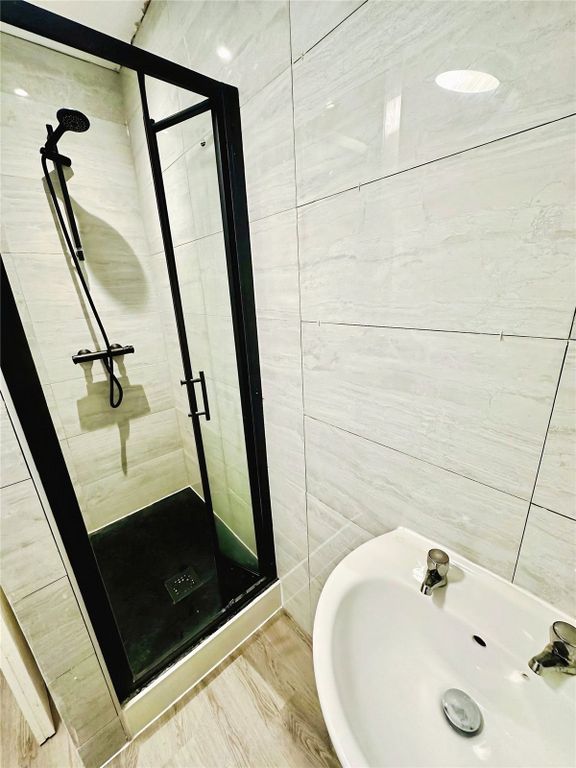 Property photo 3 of 5 Ensuite